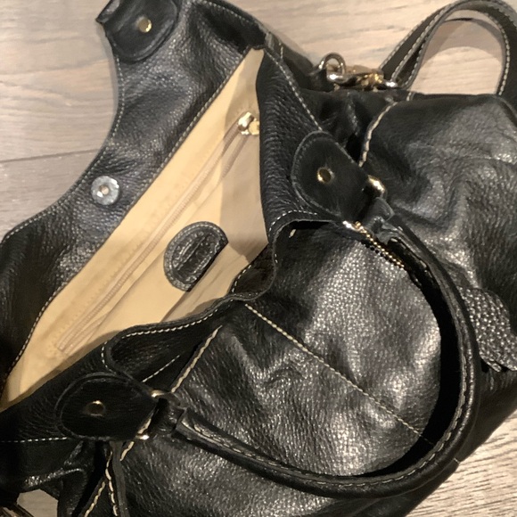 Roots Black Leather Lauren Shoulder Bag - Picture 3 of 3